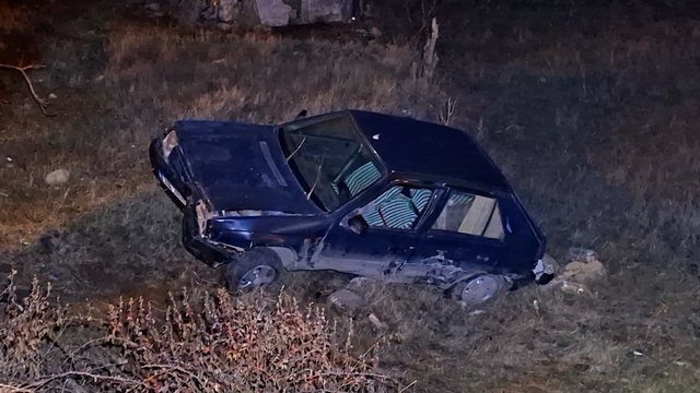 Ankara'da devrilen otomobildeki 2 kişi yaralandı
