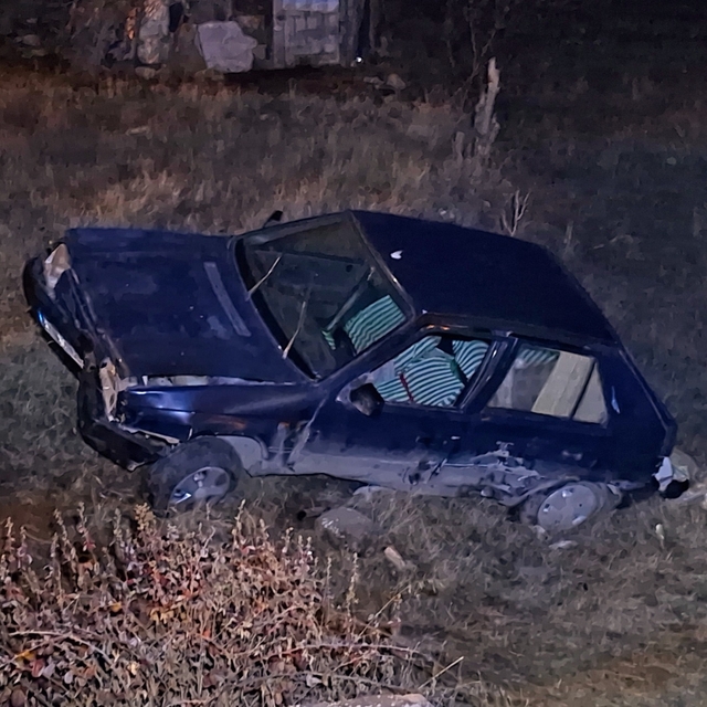 Ankara'da devrilen otomobildeki 2 kişi yaralandı