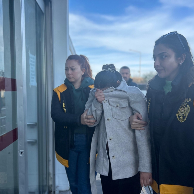 Adana'da otobüs şoförünün karısı tarafından direksiyon başında bıçaklanması...