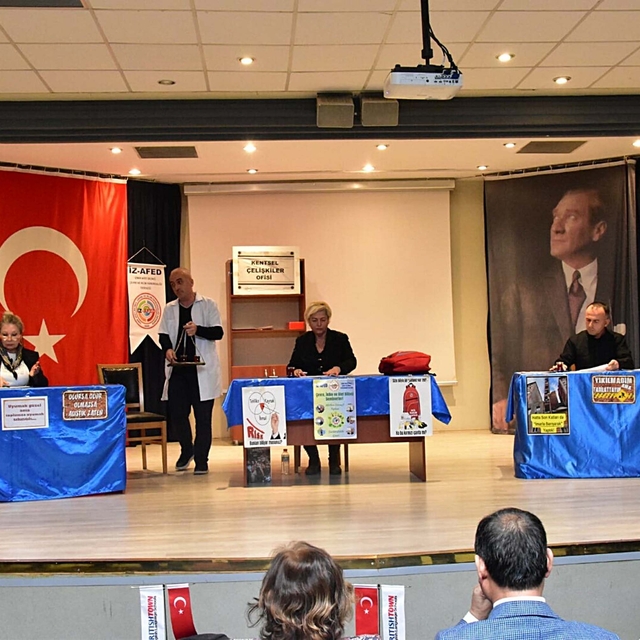 İzmir'de afet bilinci eğitimi tiyatroyla buluştu