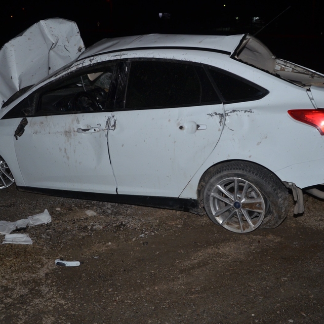 Jandarma kazadan sağ kurtulup aracı terk eden sürücüyü arıyor