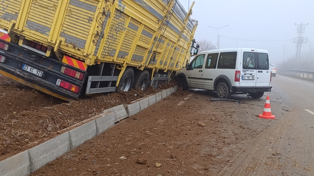 Elazığ'da 7 araç zincirleme kazaya karıştı: 1'i ağır, 4 yaralı