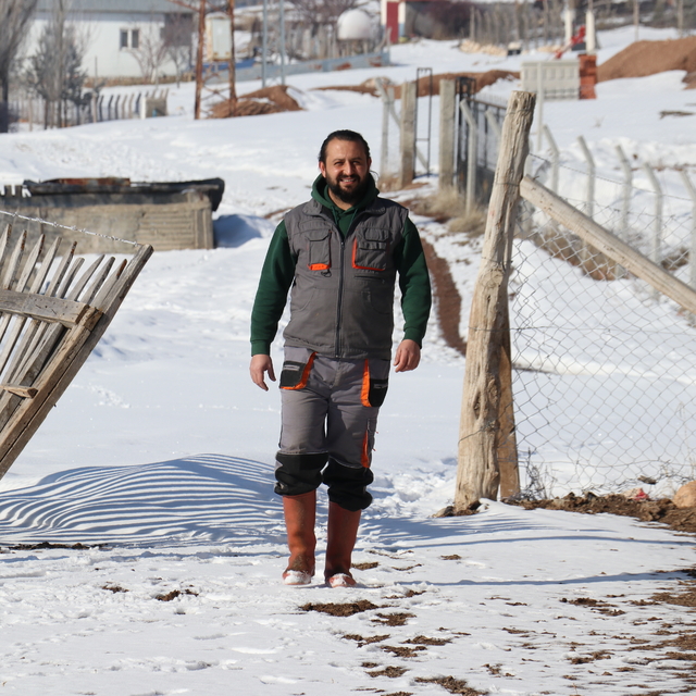 Evlenmesi için babasının biriktirdiği parayla 12 inek alıp köyünde hayvancı...
