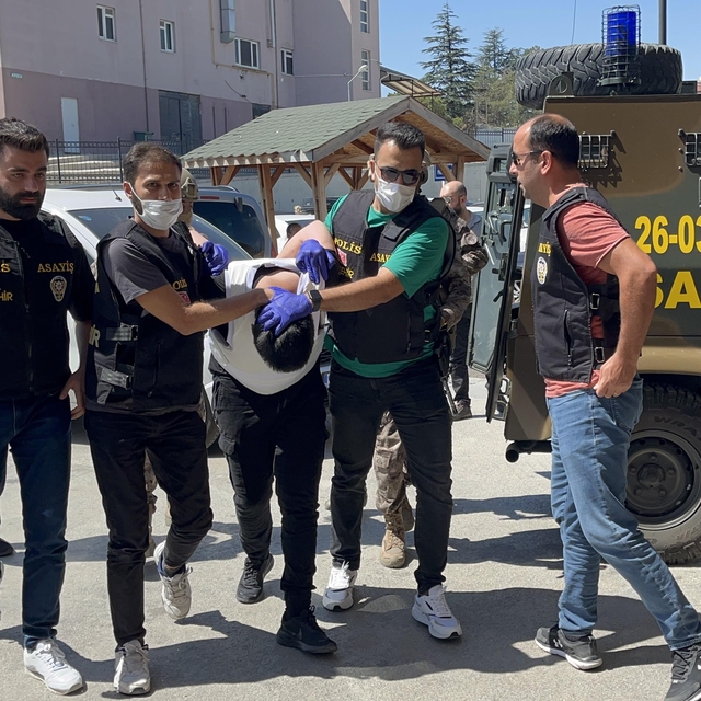 Eskişehir'de sokakta karşılaştığı 5 kişiyi bıçaklayan Arda'ya 108 yıla kada...