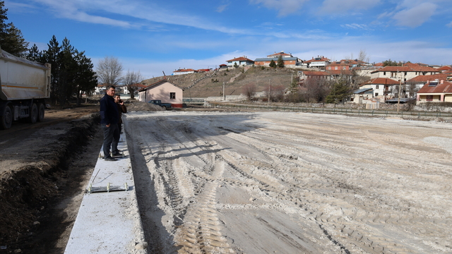 Kalfat beldesinde kapalı halı saha yapımı için çalışmalar başladı