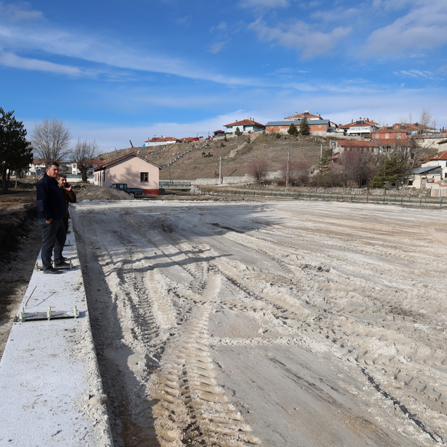 Kalfat beldesinde kapalı halı saha yapımı için çalışmalar başladı