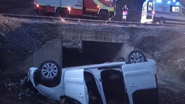 Amasya'da devrilen hafif ticari araçtaki 8 kişi yaralandı