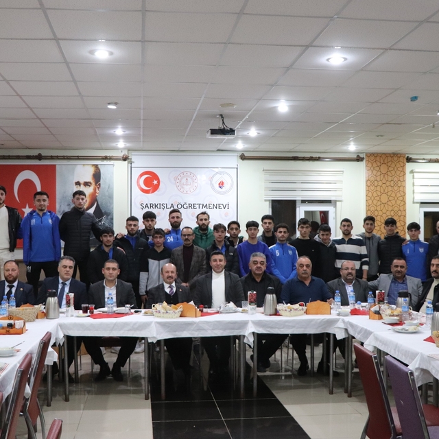 Şarkışla Belediye Başkanı Gültekin sporcularla bir araya geldi