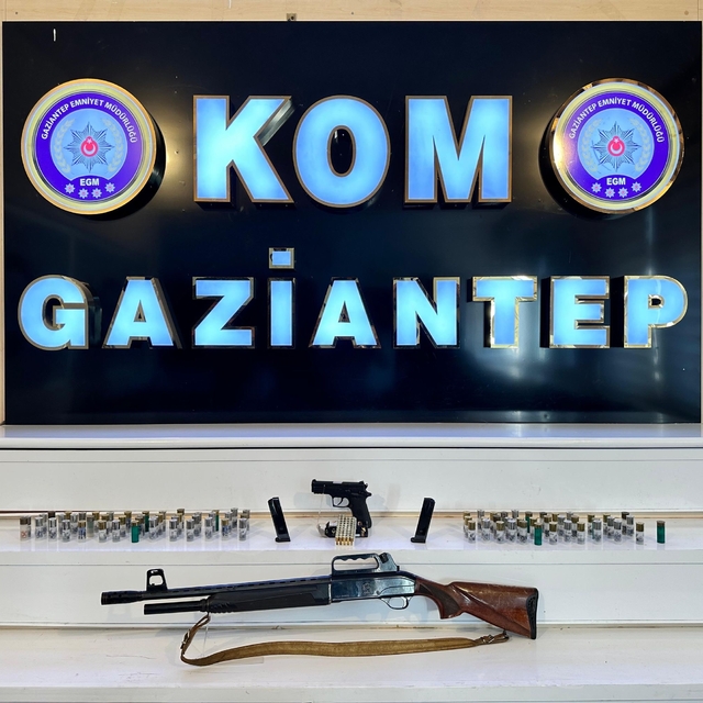 Gaziantep'te silah kaçakçılığı operasyonunda 4 zanlı yakalandı