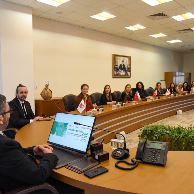 BŞEÜ Rektörü Kaplancıklı, seramik ve cam bölümü öğrencilerini kabul etti