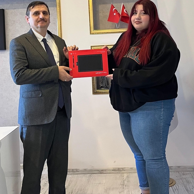 Trabzonlu grafiker "Aile" temalı logo tasarım yarışmasında Türkiye üçüncüsü...