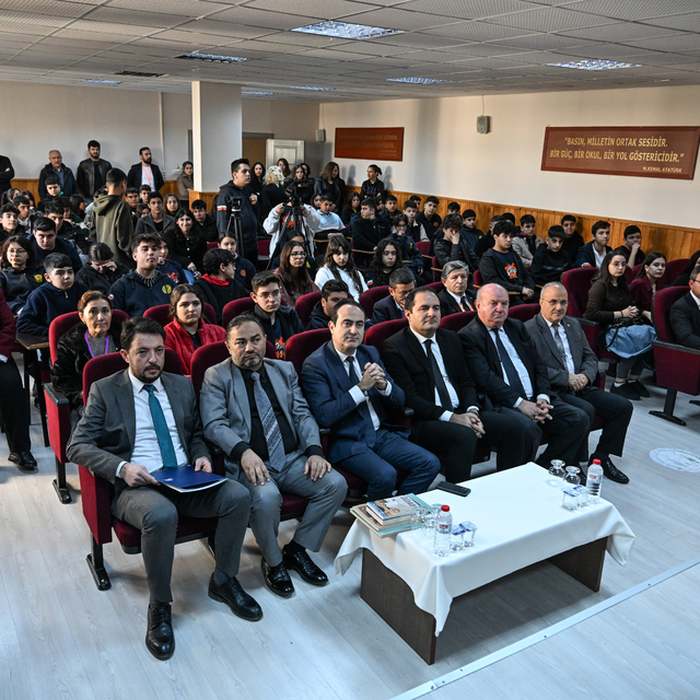 Adana'da 10 Ocak Çalışan Gazeteciler Günü dolayısıyla panel düzenlendi