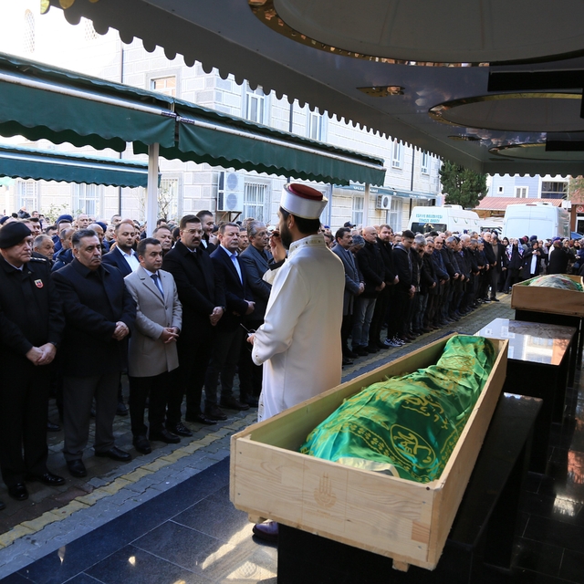 Şehit babası Nazım Bayrak son yolculuğuna uğurlandı