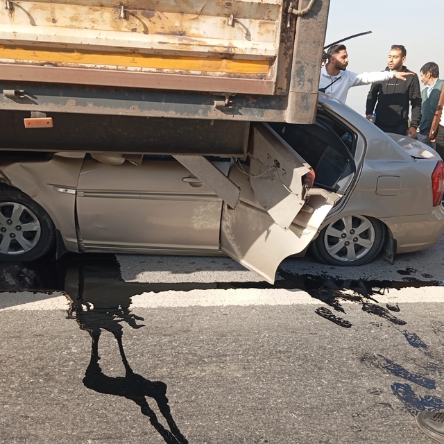 Otomobil TIR'ın altına girdi; 2 yaralı