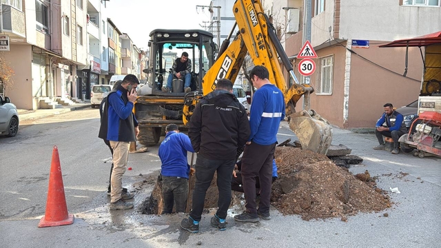 Kocaeli'de çalışma sırasında doğal gaz hattının delinmesi nedeniyle kesinti yaşandı