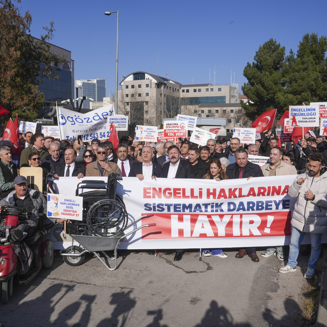 Engellilerden Hazine ve Maliye Bakanlığı önünde açıklama