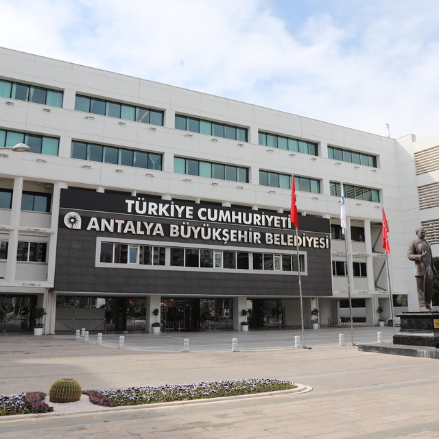 Antalya Büyükşehir Belediyesi'nde 2 bin personelin emeklilikleri istendi