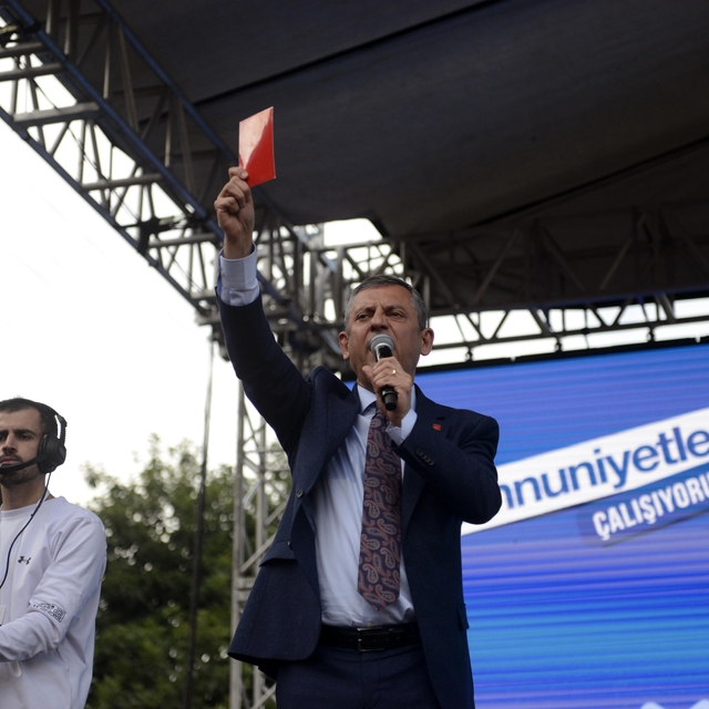 Özel: Seçimi getirene kadar Erdoğan'a kırmızı kartı gösteriyoruz