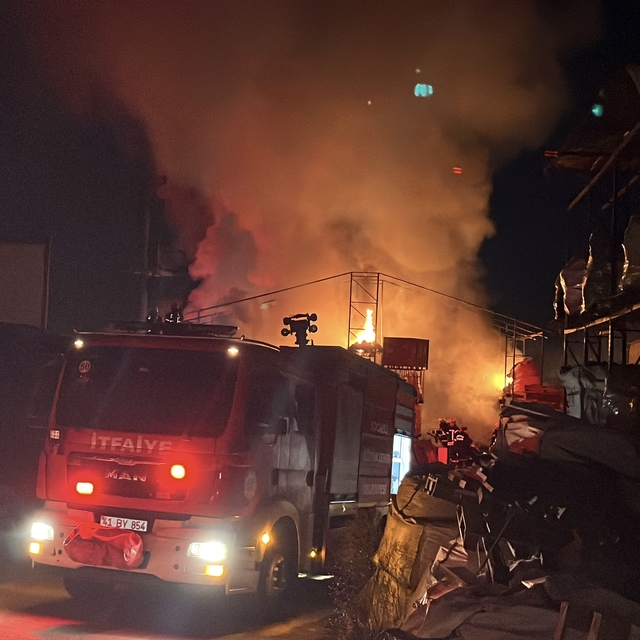 Kocaeli'de, iş yerindeki yangın söndürüldü