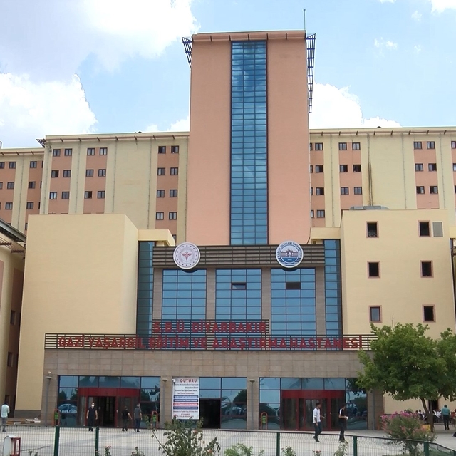 Diyarbakır'da 'irtikap' suçlamasıyla 1'i doktor 3 kişi tutuklandı