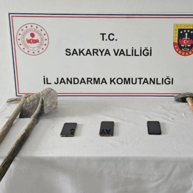 Sakarya'da kaçak kazı yapan 11 şüpheli fotokapan sayesinde yakalandı