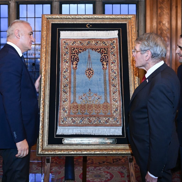 Aksaray'da restore edilen 114 yıllık Hereke halısı, Lahey Barış Sarayı'na t...