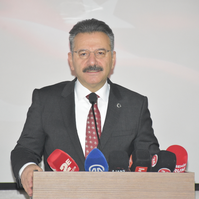 Eskişehir Valisi Aksoy, kentteki gazetecilerle buluştu