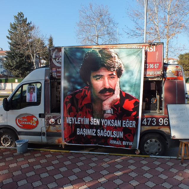 Turhal'da Ferdi Tayfur için lokma dağıtıldı