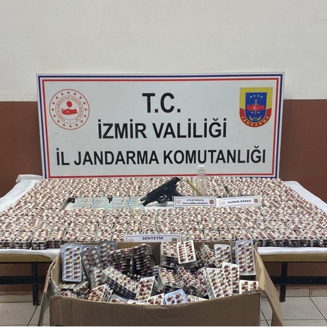 İzmir'de 26 bin sentetik ecza ele geçirildi