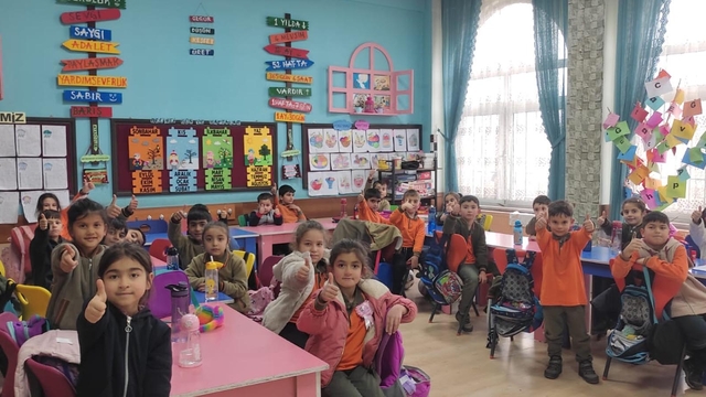 İlkokul öğrencilerinden 'Çalışan Gazeteciler Günü' kutlaması