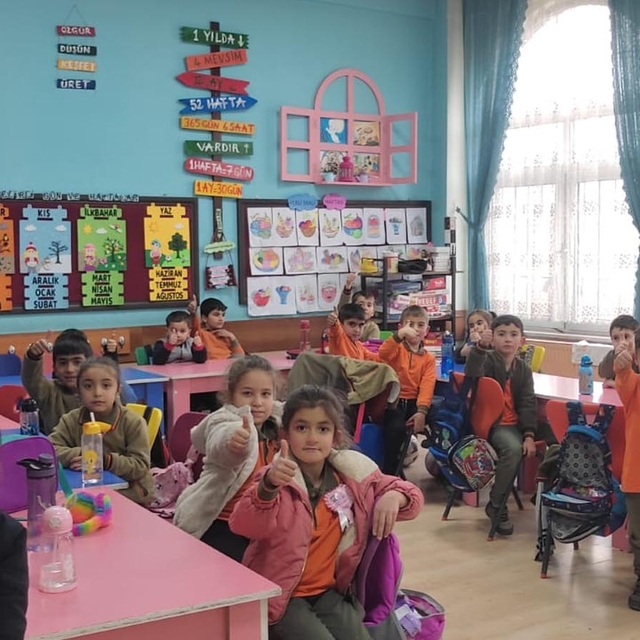 İlkokul öğrencilerinden 'Çalışan Gazeteciler Günü' kutlaması