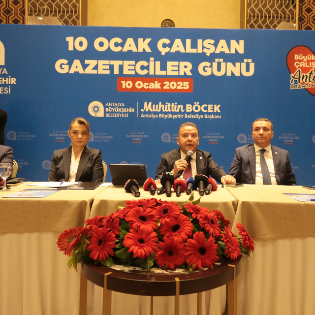 Antalya Büyükşehir Belediye Başkanı Böcek, gazetecilerle buluştu: