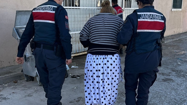 Polisi görünce kaçmak için balkondan atlayan firari hükümlü yaralandı