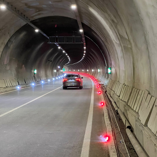 Yüksekova'da 3 bin 965 metrelik Yeni Köprü Tüneli, araç trafiğine açıldı