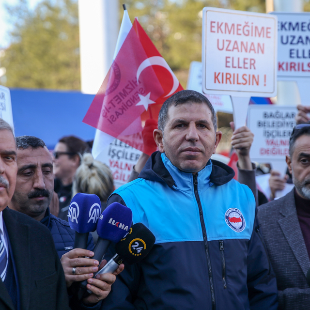 Diyarbakır'da bazı belediyelerde işten çıkarılan işçilerin eylemi sürüyor