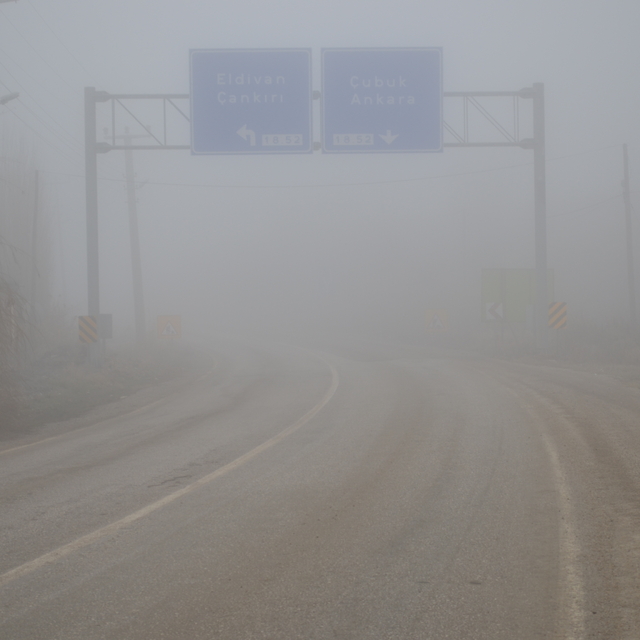 Çankırı-Ankara kara yolunda yoğun sis etkili oluyor