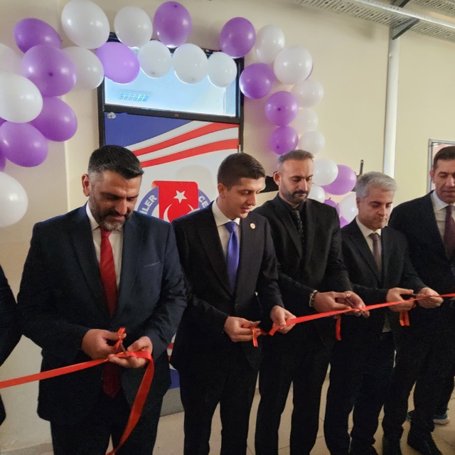 Van depreminde yaşamını yitiren DHA muhabiri Cem Emir'in ismi, kütüphaneye...