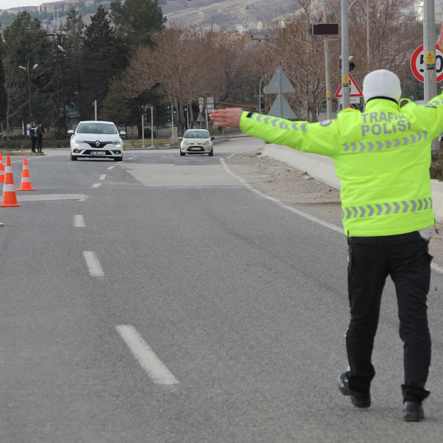Beypazarı'nda trafik ekiplerinin denetimleri devam etti