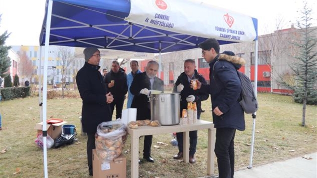 Çankırı İl Müftülüğü, ÇAKÜ öğrencilerine ikramda bulundu