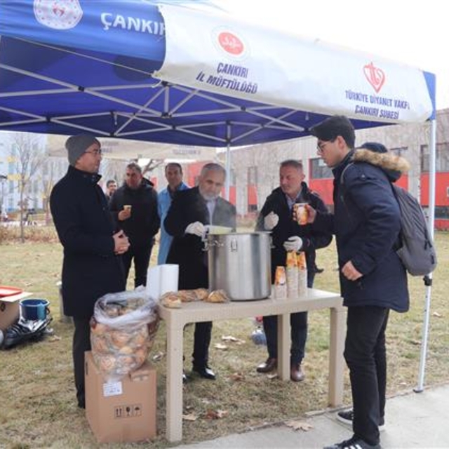 Çankırı İl Müftülüğü, ÇAKÜ öğrencilerine ikramda bulundu