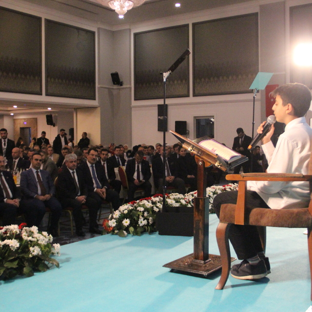 Bakan Kacır: Sanayicilerimizin hızını kesecek tüm engelleri ortadan kaldırm...