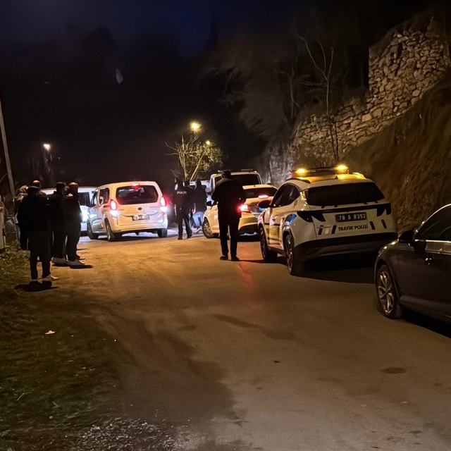 Karabük'te kar maskeli ve silahlı 3 kişi kuyumcu soydu