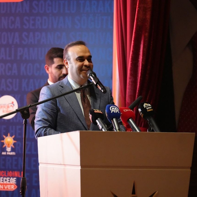 Bakan Kacır: Sanayicilerimizin hızını kesecek tüm engelleri ortadan kaldırm...