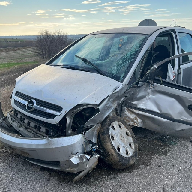 Kırklareli'nde hafif ticari araçla çarpışan otomobilin sürücüsü öldü