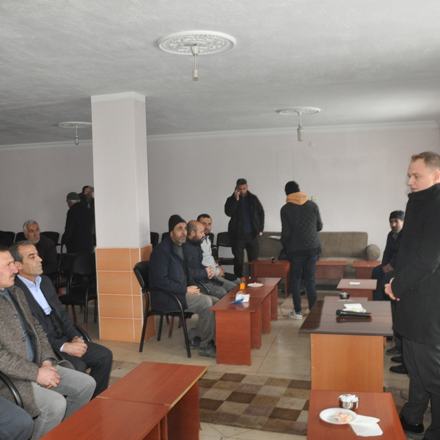 Bulanık Kaymakamı Koşansu, süt üreticileriyle bir araya geldi