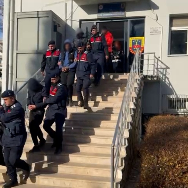 Mersin'de uyuşturucu operasyonunda yakalanan 5 zanlı tutuklandı