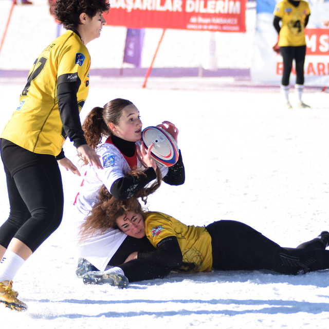 Kar Ragbi Türkiye Şampiyonası Erciyes'te başladı