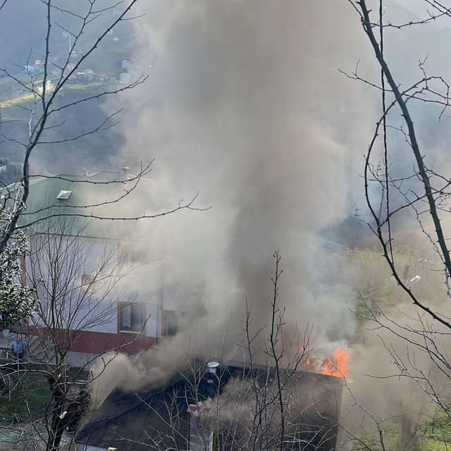 Trabzon'da evde çıkan yangın söndürüldü