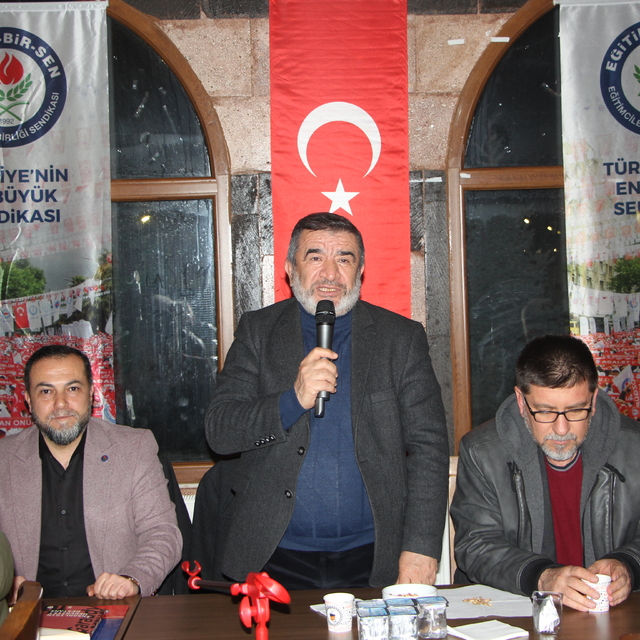 Eğitim Bir-Sen Zara'da kitap tahlil programı düzenledi