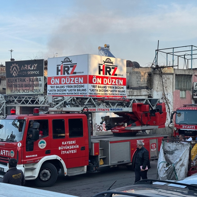 Kayseri'de iş yerinin çatısında çıkan yangın söndürüldü